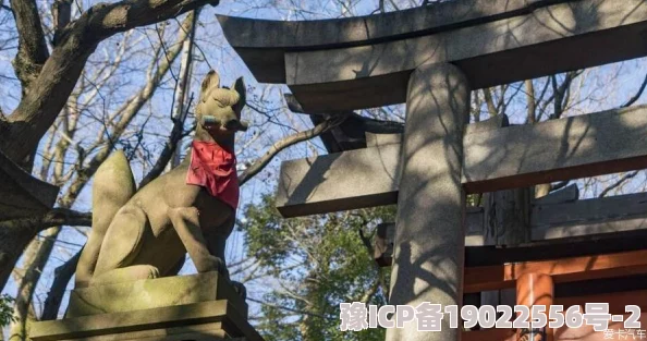 日本福利欧美东京街头惊现神秘巨型兔子雕塑，引发网友热议纷纷猜测其寓意