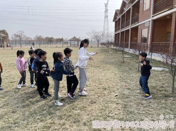 人人插人人艹这是一款以模拟农业种植为主题的休闲游戏，玩家可以体验从播种到收获的全过程