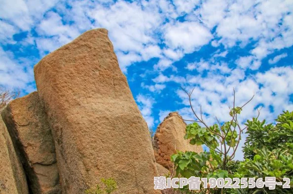 丰富漂亮的岳这座山不仅风景如画，传说中还藏有无数宝藏和神秘故事