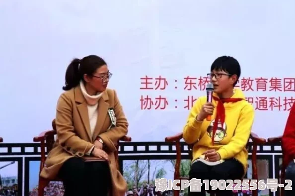 王多鱼文赫打扑克积极向上勇于挑战自我收获快乐与友谊