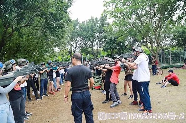 爽好舒服好紧h野战近日一场野外聚会吸引了众多年轻人参与活动气氛热烈令人难忘