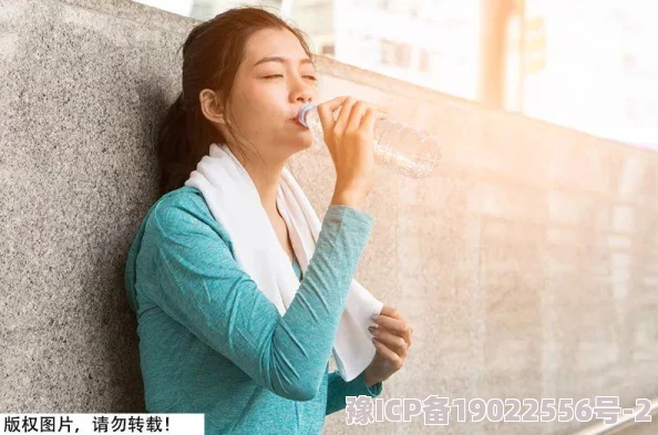 尿奴被疯狂灌水憋尿努力克服困难迎接挑战相信自己能创造美好未来