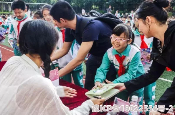 书香贵女近日，书香贵女系列活动在全国范围内展开，吸引了众多书迷参与，现场气氛热烈。