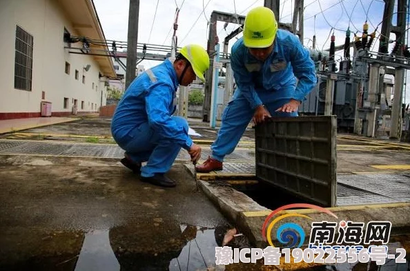 高h公交车辆行驶途中遭遇暴雨乘客纷纷寻找避雨之处