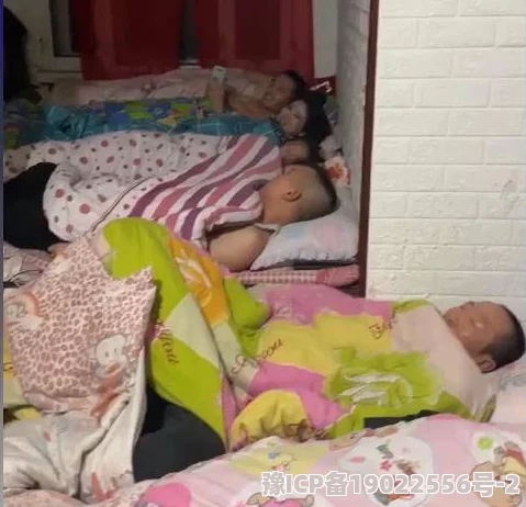 大炕上的偷换肉体孪生姐妹暗度陈仓计划进行到一半