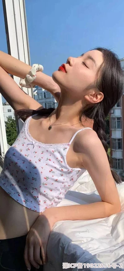 我用双乳夹住他的巨大他奋力挣扎却逐渐沉沦在我的温柔乡