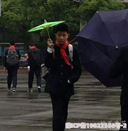 捅逼澳门雨让我们在风雨中坚定信念，共同迎接美好明天