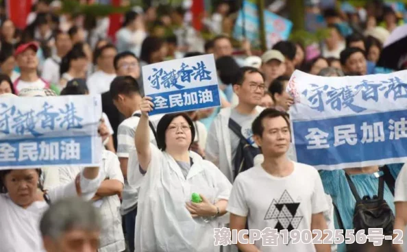 美女日日被曝曾与神秘富商深夜密会举止亲昵疑似新恋情曝光