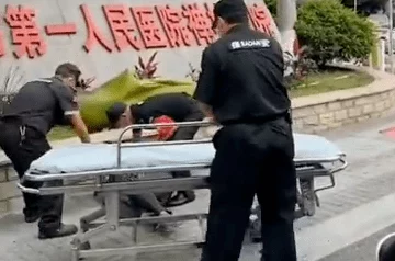 男ji大巴进入女人身体震惊！医护人员合力取出卡住异物