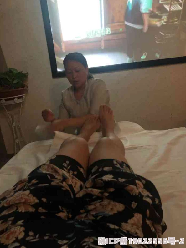 女教师整体精油按摩1听说隔壁老王也预约了同一位技师手法很不错