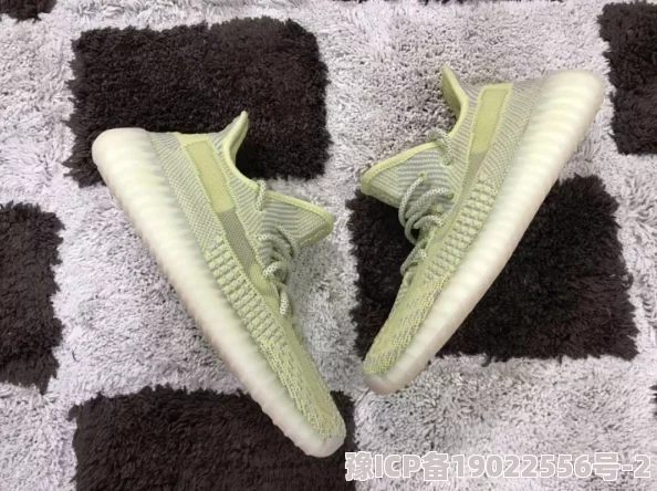 yeezy350v2亚洲配色全新实物图曝光或将夏季发售