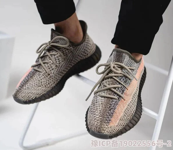 yeezy350v2亚洲配色全新实物图曝光或将夏季发售